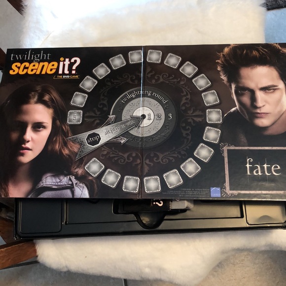 TWILIGHT SCENE IT THE DVD GAME - Picture 9 of 10